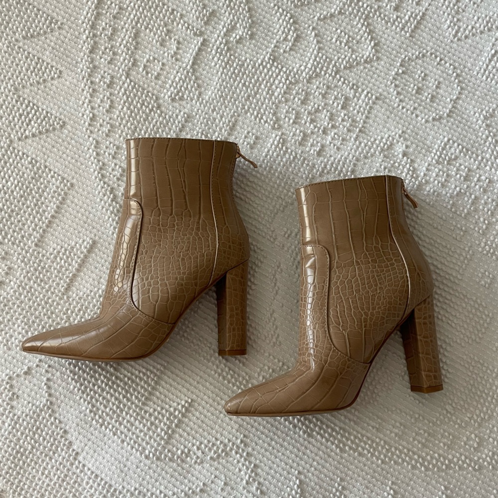 Billini Kourt Bootie/ Nude Croc